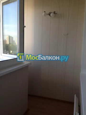 Отделка балкона и лоджии пластиковыми ПВХ панелями в Химках от компании МосБалкон