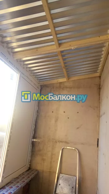 Крыша на балконе в Химках монтаж и ремонт по выгодной цене от МосБалкон