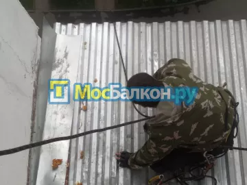 Крыша на балконе в Химках монтаж и ремонт по выгодной цене от МосБалкон