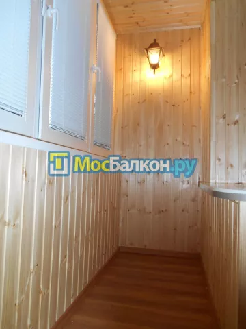 Отделка балконов деревянной вагонкой в Москве