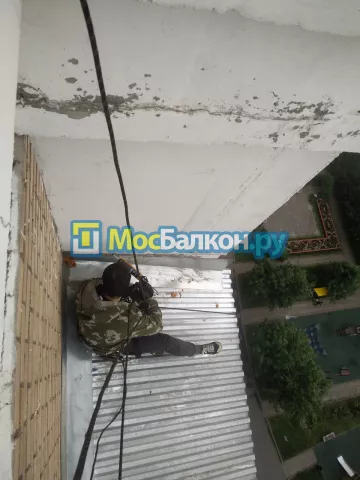 Крыша на балконе в Химках монтаж и ремонт по выгодной цене от МосБалкон