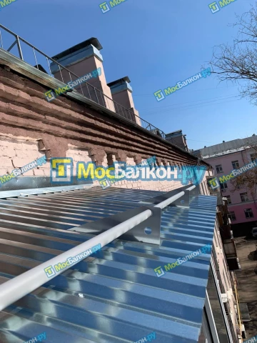 Крыша на балконе в Химках монтаж и ремонт по выгодной цене от МосБалкон