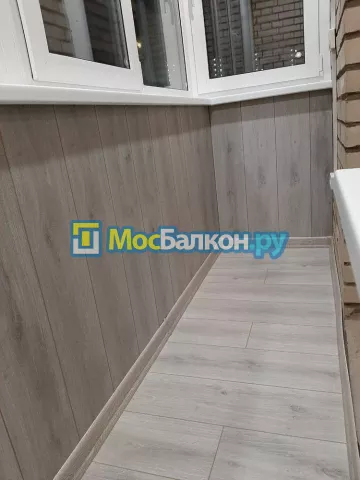 Отделка балкона и лоджии пластиковыми ПВХ панелями в Химках от компании МосБалкон
