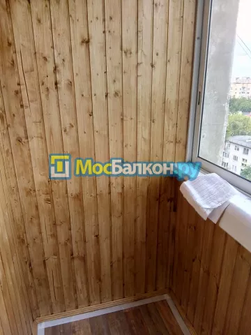 Отделка балконов деревянной вагонкой в Москве