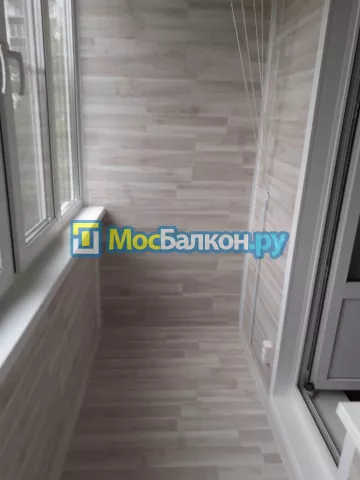 Отделка балконов ламинатом в Москве цены под ключ от МосБалкон