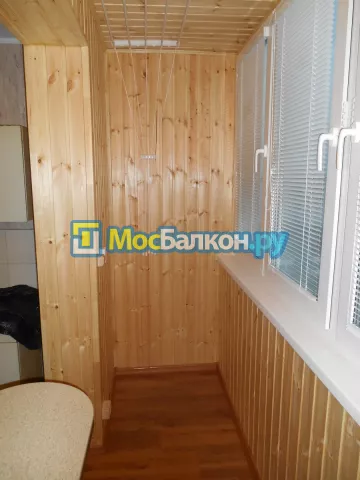 Отделка балконов деревянной вагонкой в Москве