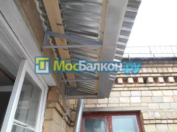 Крыша на балконе в Химках монтаж и ремонт по выгодной цене от МосБалкон