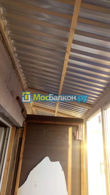 Крыша на балконе в Химках монтаж и ремонт по выгодной цене от МосБалкон
