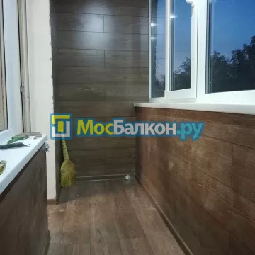 Отделка балкона и лоджии пластиковыми ПВХ панелями в Химках от компании МосБалкон