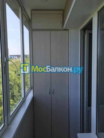 шкаф на балконе с антресолью