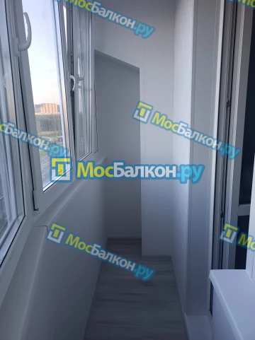 Отделка балкона и лоджии пластиковыми ПВХ панелями в Химках от компании МосБалкон