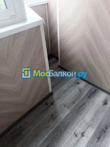 Отделка балкона и лоджии пластиковыми ПВХ панелями в Химках от компании МосБалкон