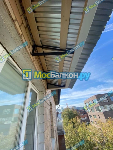 Крыша на балконе в Химках монтаж и ремонт по выгодной цене от МосБалкон