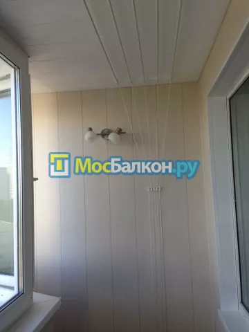 Отделка балкона и лоджии пластиковыми ПВХ панелями в Химках от компании МосБалкон