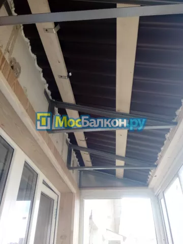 Крыша на балконе в Химках монтаж и ремонт по выгодной цене от МосБалкон