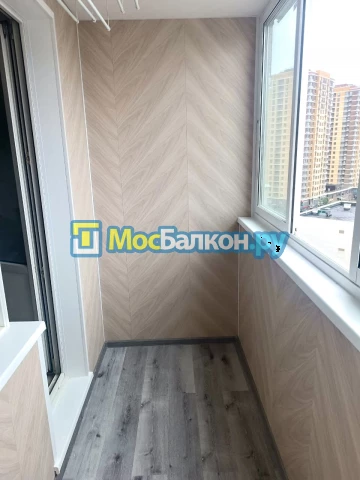 Отделка балкона и лоджии пластиковыми ПВХ панелями в Химках от компании МосБалкон
