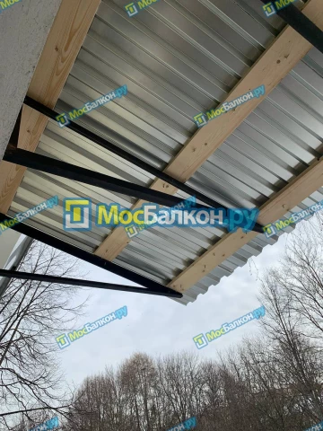Крыша на балконе в Химках монтаж и ремонт по выгодной цене от МосБалкон