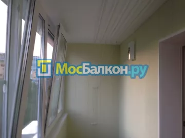 Отделка балкона и лоджии пластиковыми ПВХ панелями в Химках от компании МосБалкон