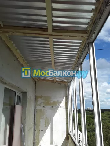 Крыша на балконе в Химках монтаж и ремонт по выгодной цене от МосБалкон