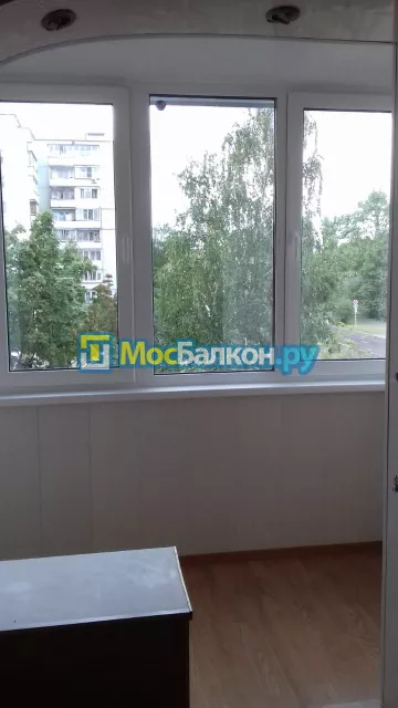 Пластиковое остекление балконов под ключ по доступным ценам в Химках | МосБалкон