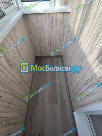 Отделка балкона и лоджии пластиковыми ПВХ панелями в Химках от компании МосБалкон