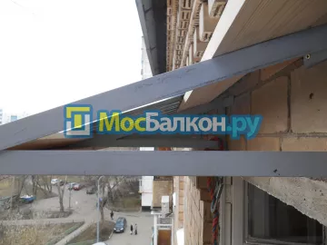 Крыша на балконе в Химках монтаж и ремонт по выгодной цене от МосБалкон