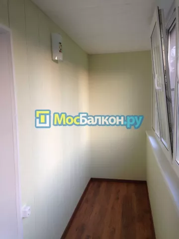 Отделка балкона и лоджии пластиковыми ПВХ панелями в Химках от компании МосБалкон