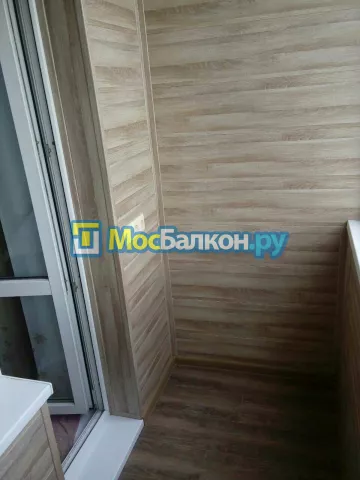Отделка балкона и лоджии пластиковыми ПВХ панелями в Химках от компании МосБалкон