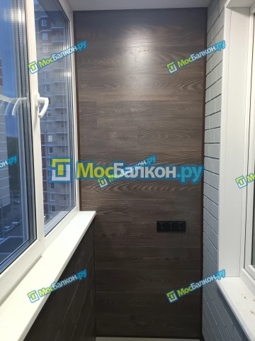 Отделка балконов ламинатом в Москве цены под ключ от МосБалкон