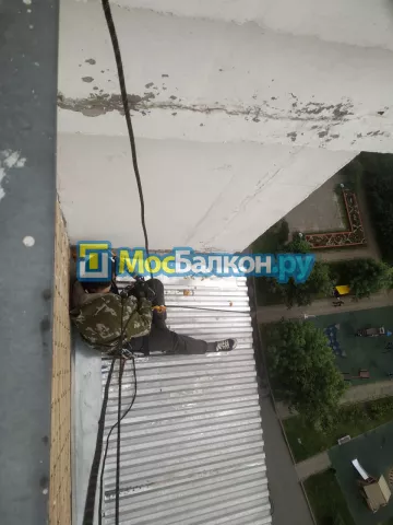 Крыша на балконе в Химках монтаж и ремонт по выгодной цене от МосБалкон