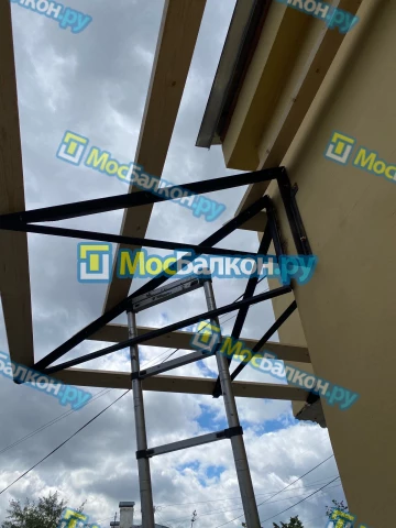 Крыша на балконе в Химках монтаж и ремонт по выгодной цене от МосБалкон