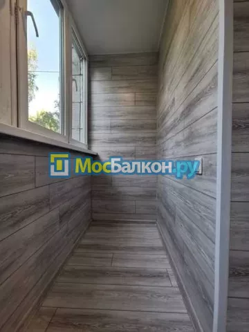 Отделка балкона и лоджии пластиковыми ПВХ панелями в Химках от компании МосБалкон