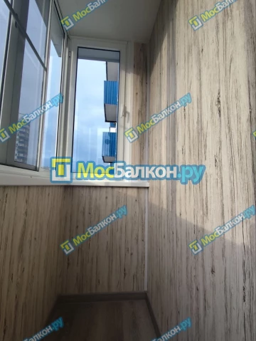 Отделка балкона и лоджии пластиковыми ПВХ панелями в Химках от компании МосБалкон