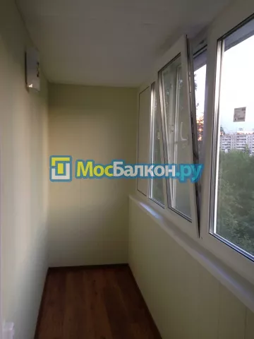Отделка балкона и лоджии пластиковыми ПВХ панелями в Химках от компании МосБалкон